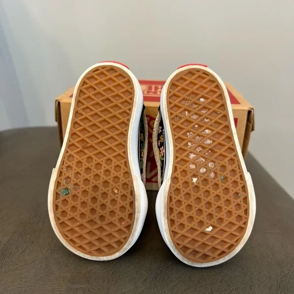 Vans Old Skool V - Black Floral Kids' Shoes - Picture 4 of 4